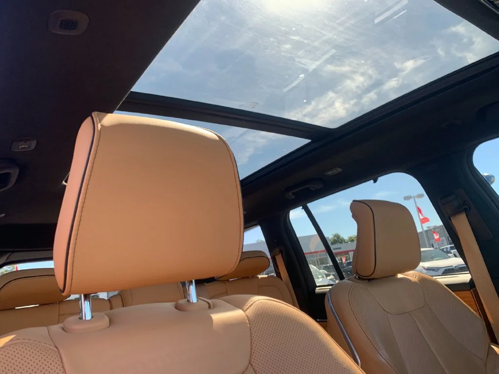 Used 2023  Jeep Summit Reserve image 19