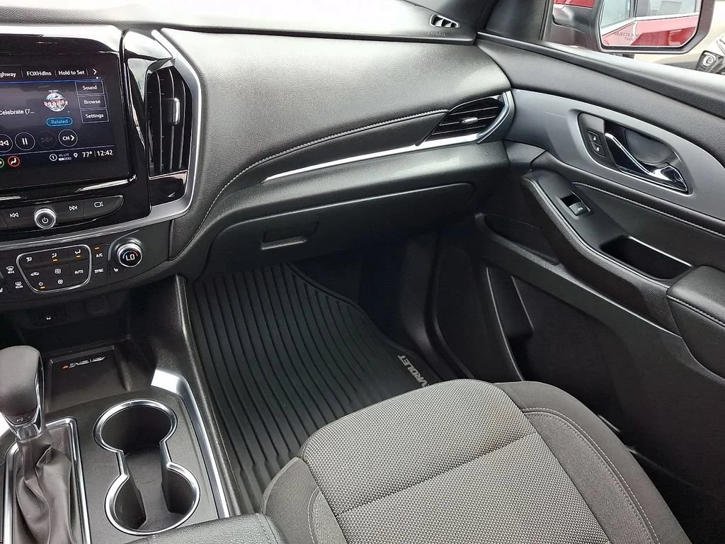 Used 2023 RADIANT RED TINTCOAT Chevrolet LT Cloth image 17