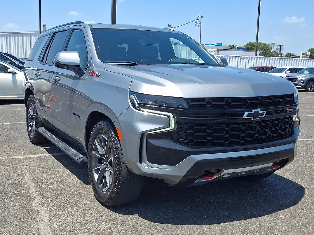 Used 2023 Silver Chevrolet Z71 image 2