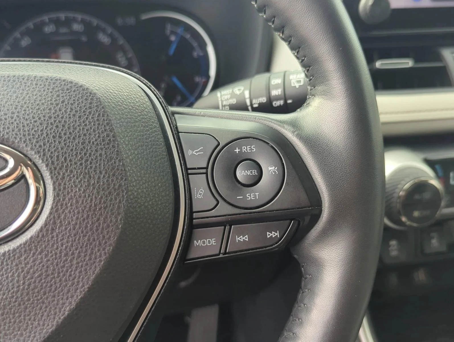 Used 2023 White Toyota Hybrid XLE Premium image 14