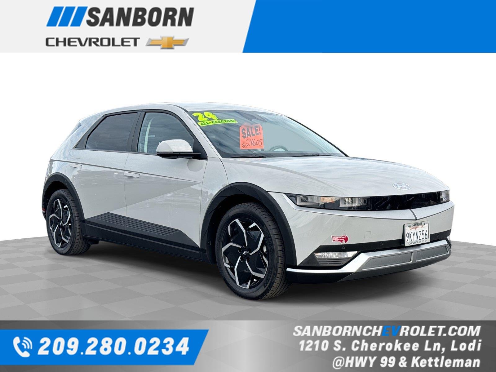 Used 2024 Gray Hyundai SEL image 1