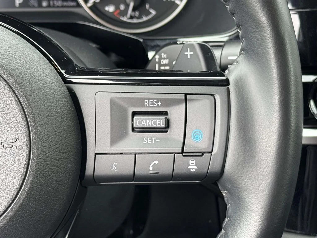 Used 2025 Silver Nissan SL image 24