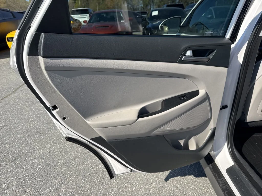 Used 2017 White Hyundai SE image 24