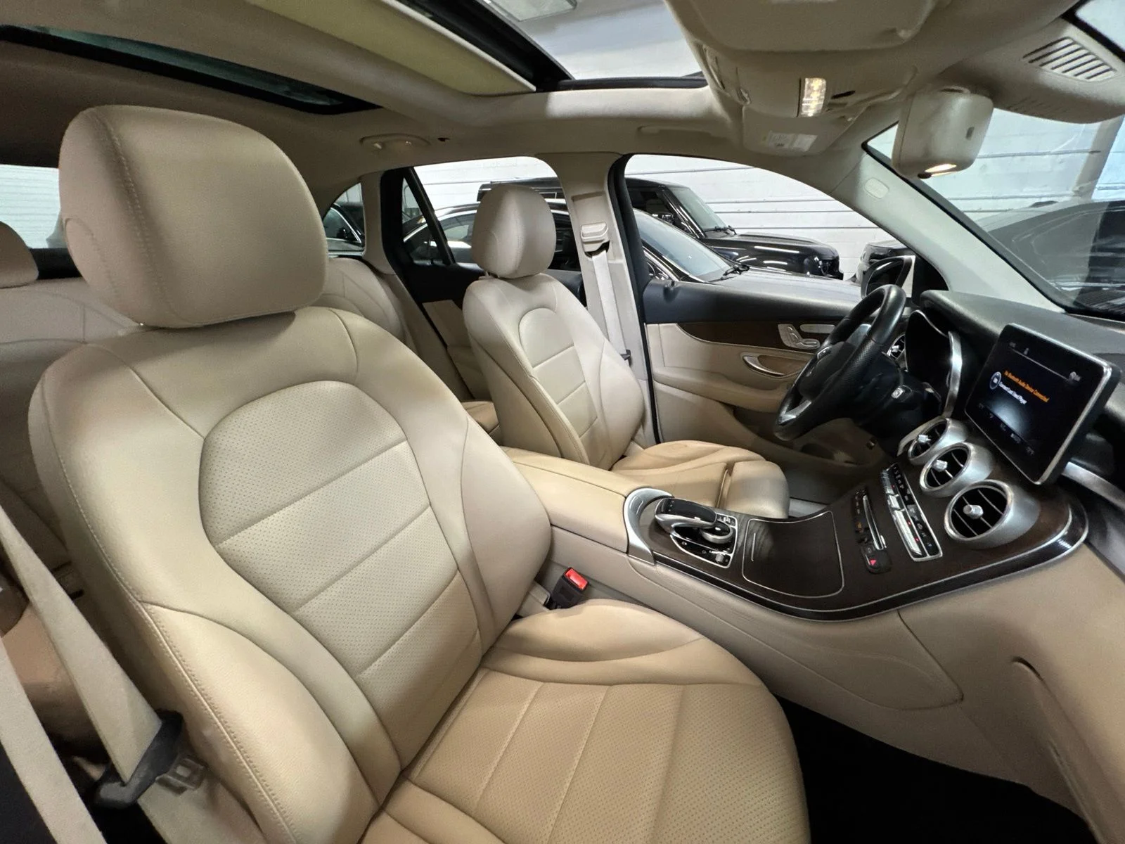 Used 2019 White Mercedes-Benz GLC 300 image 27