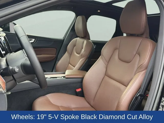 Used 2023  Volvo Plus Bright Theme image 15