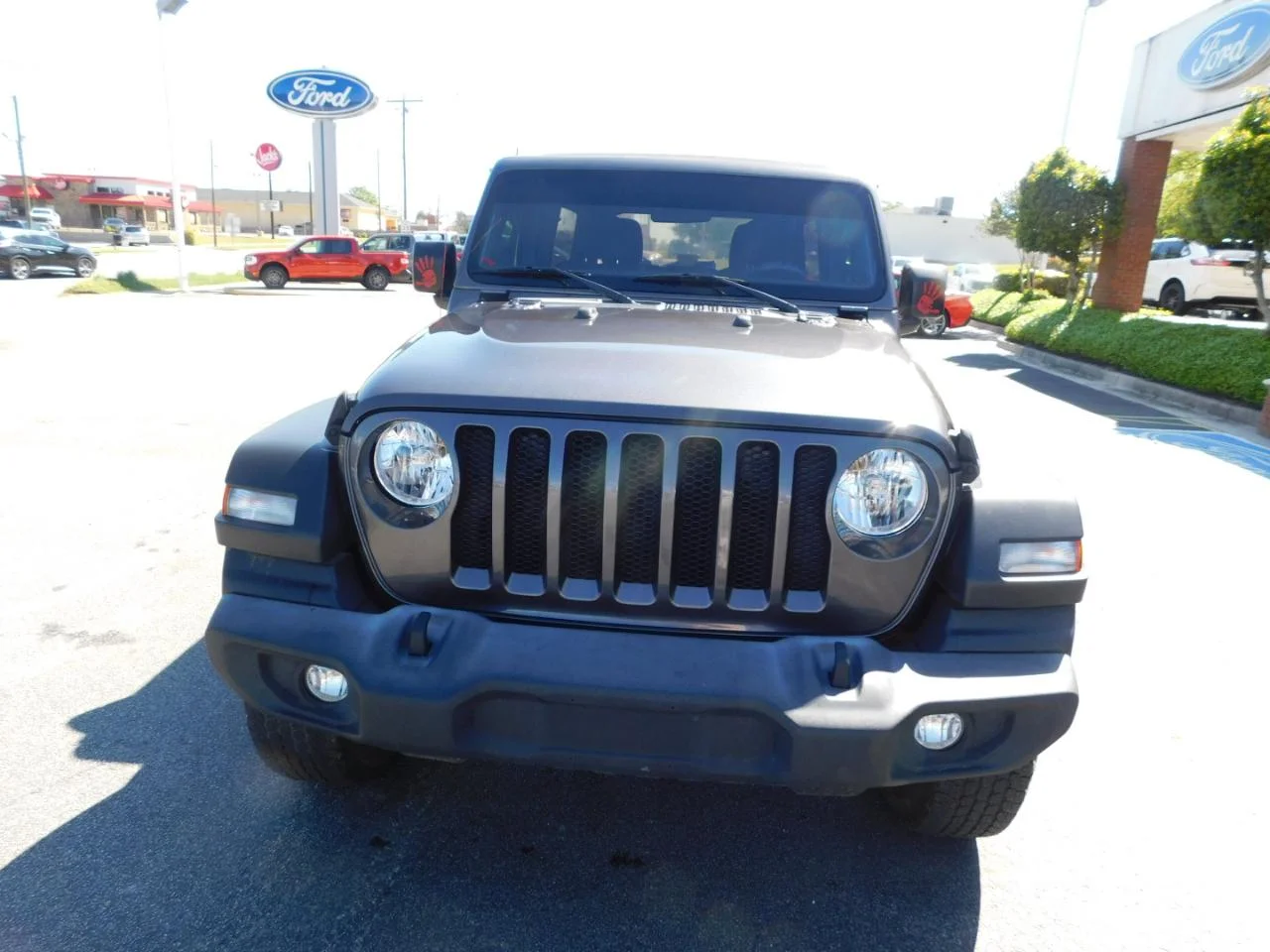 Used 2019 Gray Jeep SPORT S 4X4 image 3