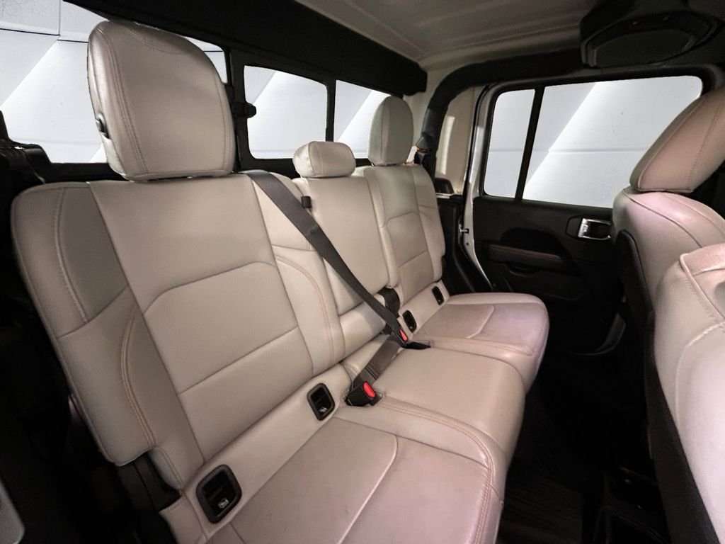 Used 2022 Silver Jeep Mojave image 16