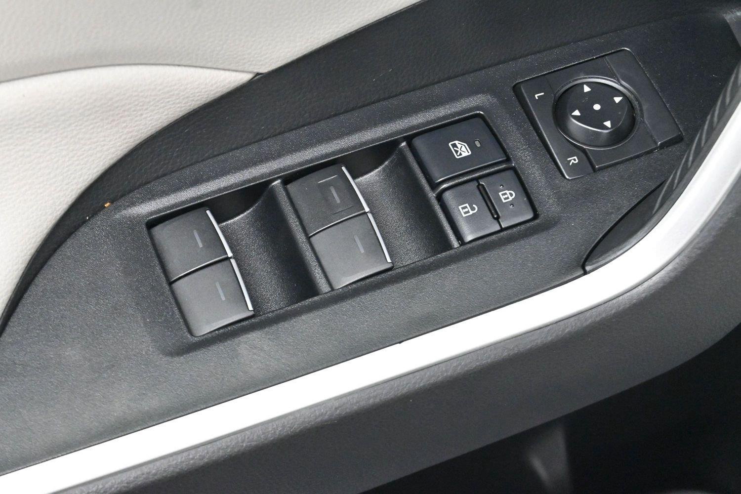 Used 2022 White Toyota XLE image 12
