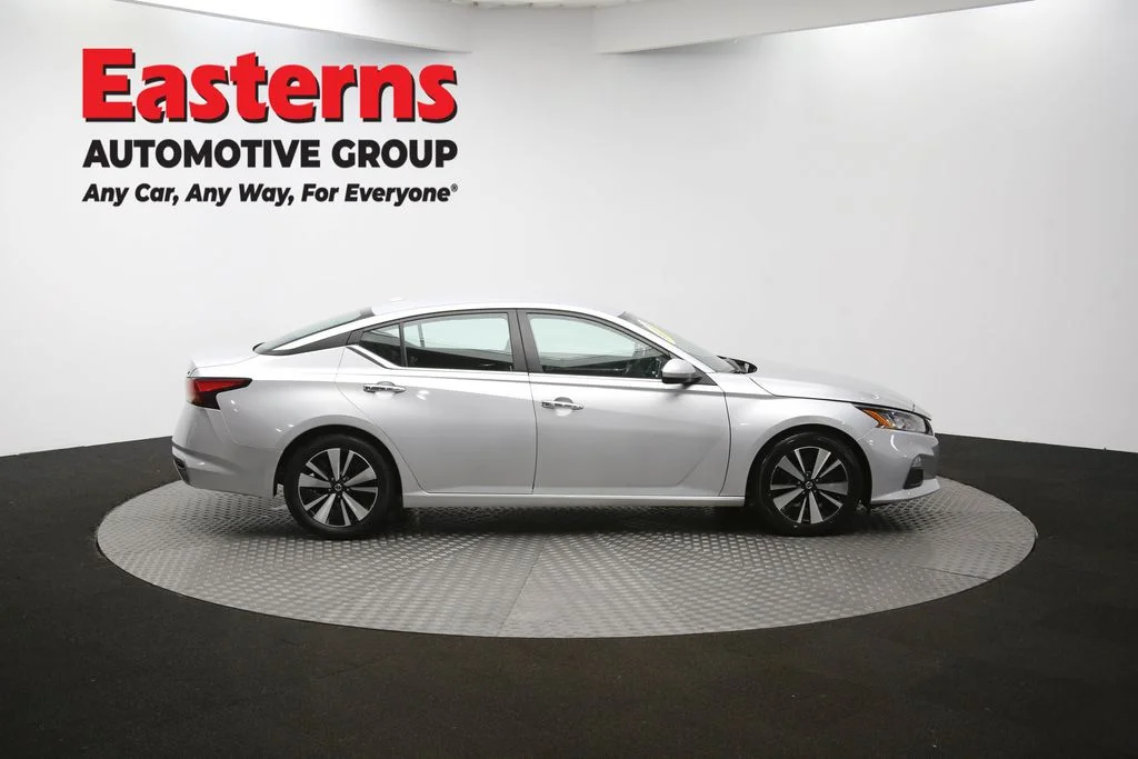Used 2022 Silver Nissan 2.5 SV image 43