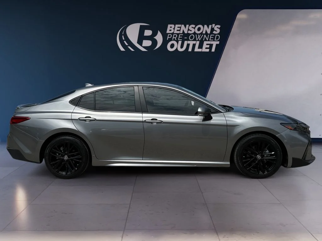Used 2025  Toyota SE image 6