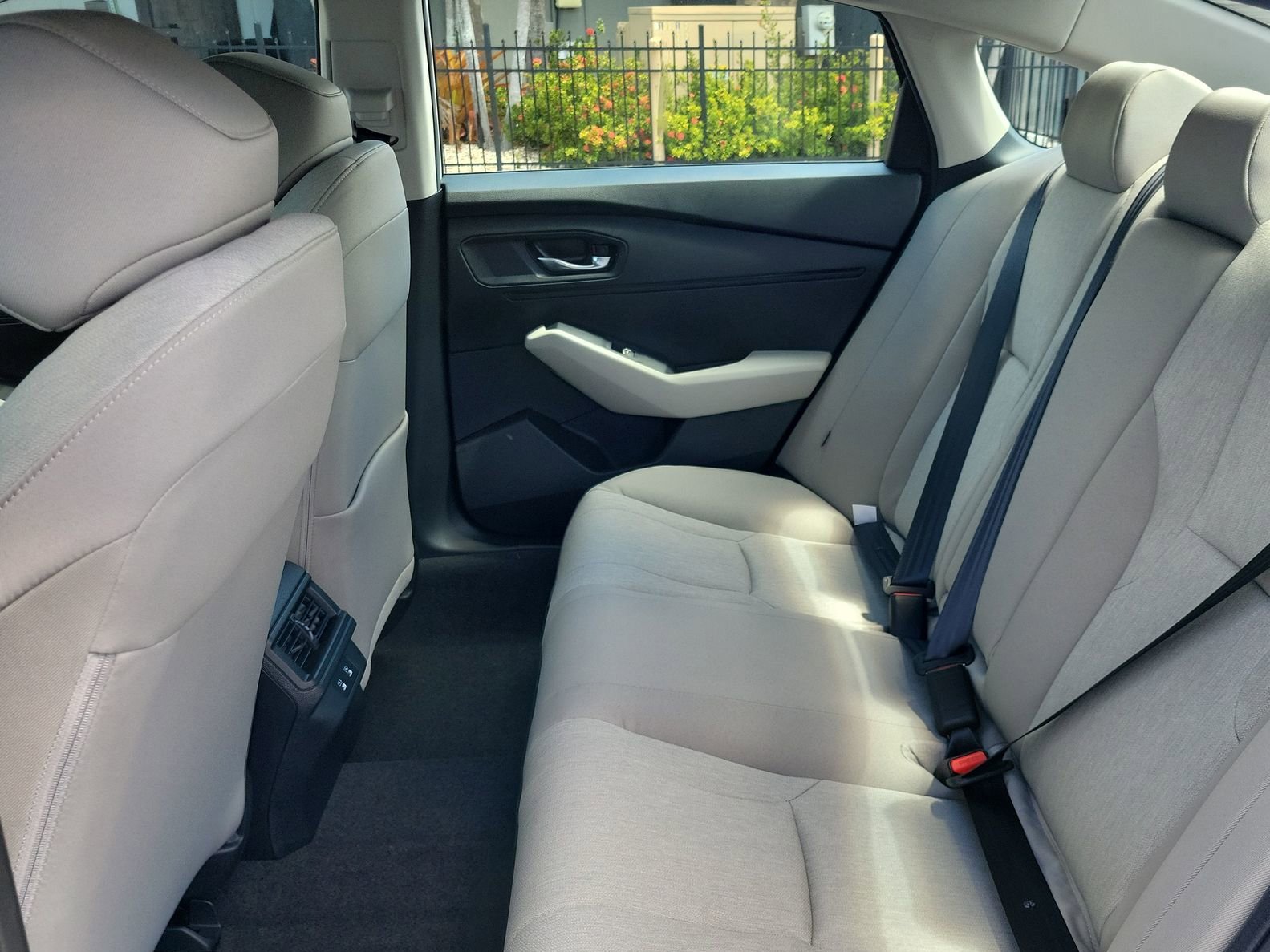 New 2026 Platinum White Pearl Honda LX image 18