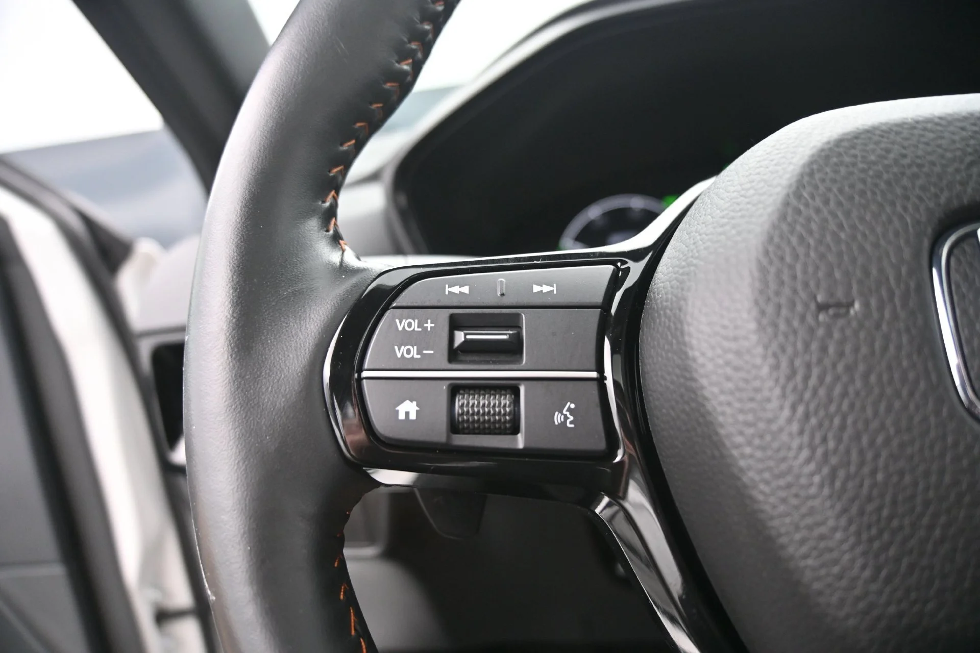 Used 2024  Honda 5D WAGON HYBRID SPORT TOURING AWD image 28