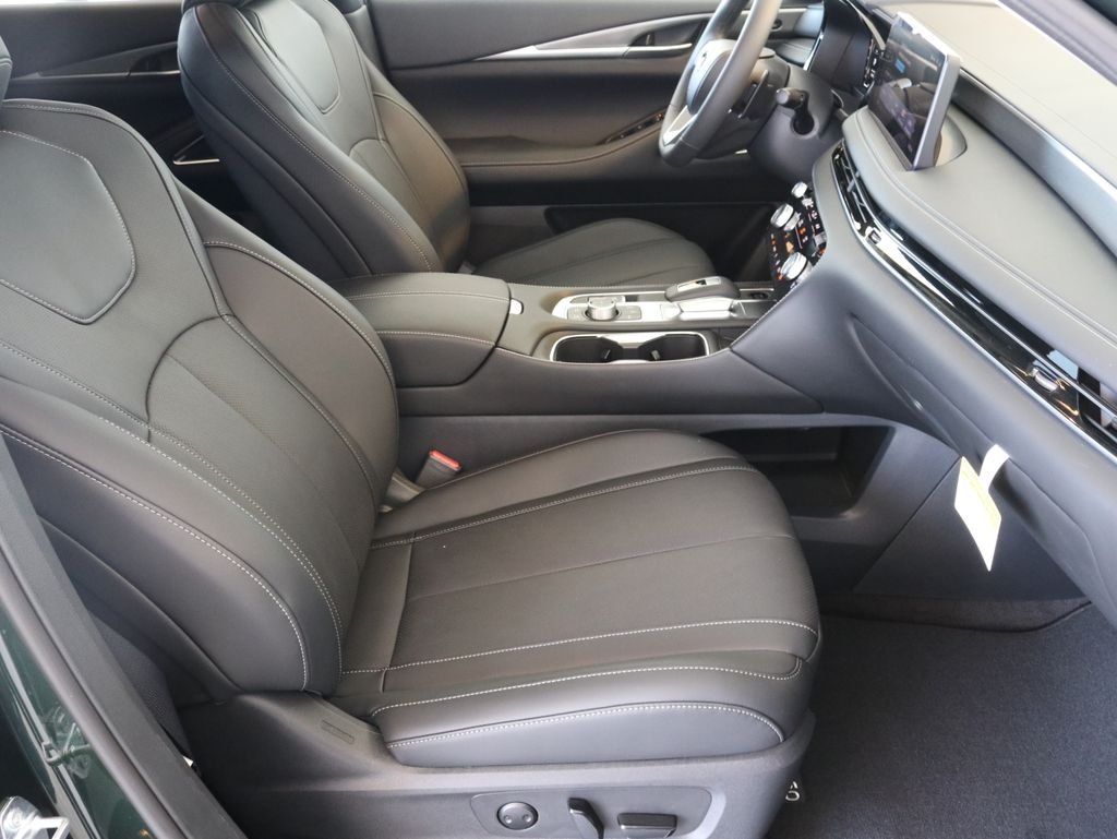 New 2027 DEEP EMERALD INFINITI Luxe AWD image 45