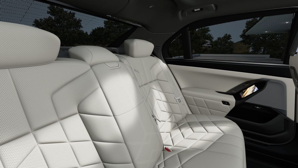 New 2027 Vancouver Green Metallic BMW 740 image 12