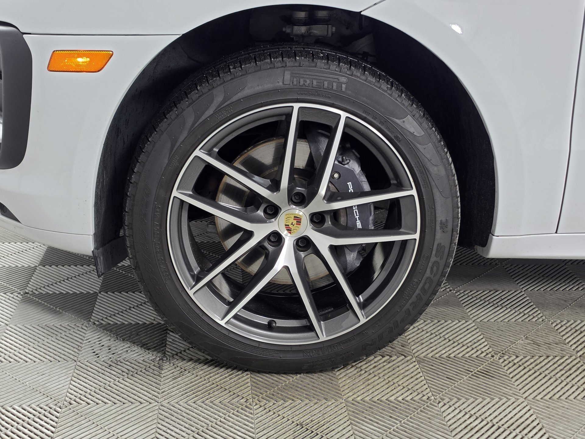 2025 Porsche Macan T - Photo 50