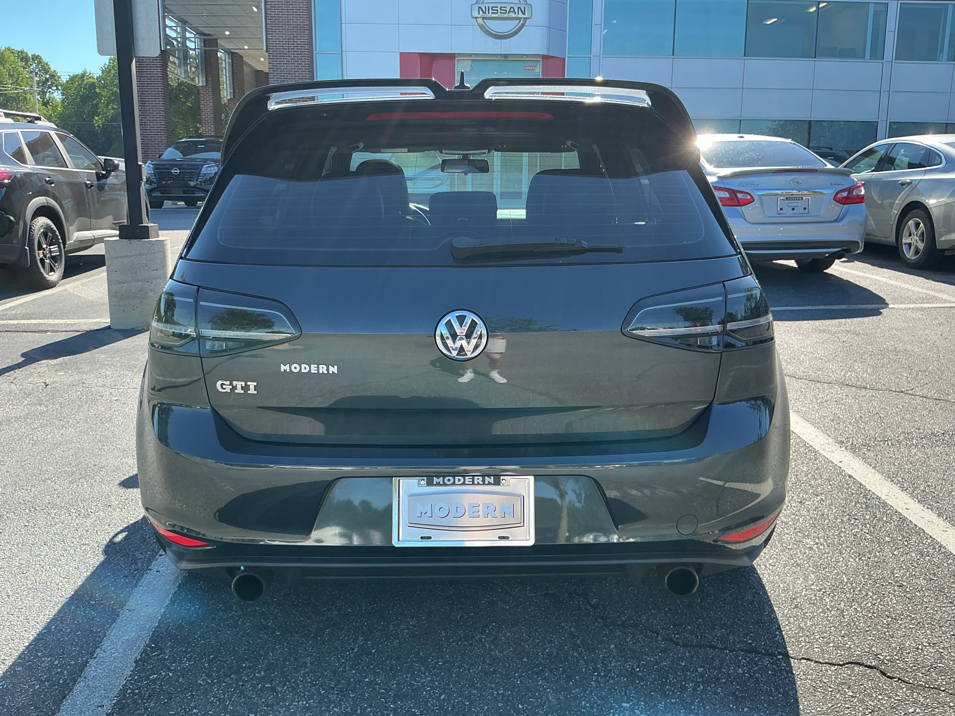 Used 2016 Steel Gray Metallic Volkswagen SE image 3