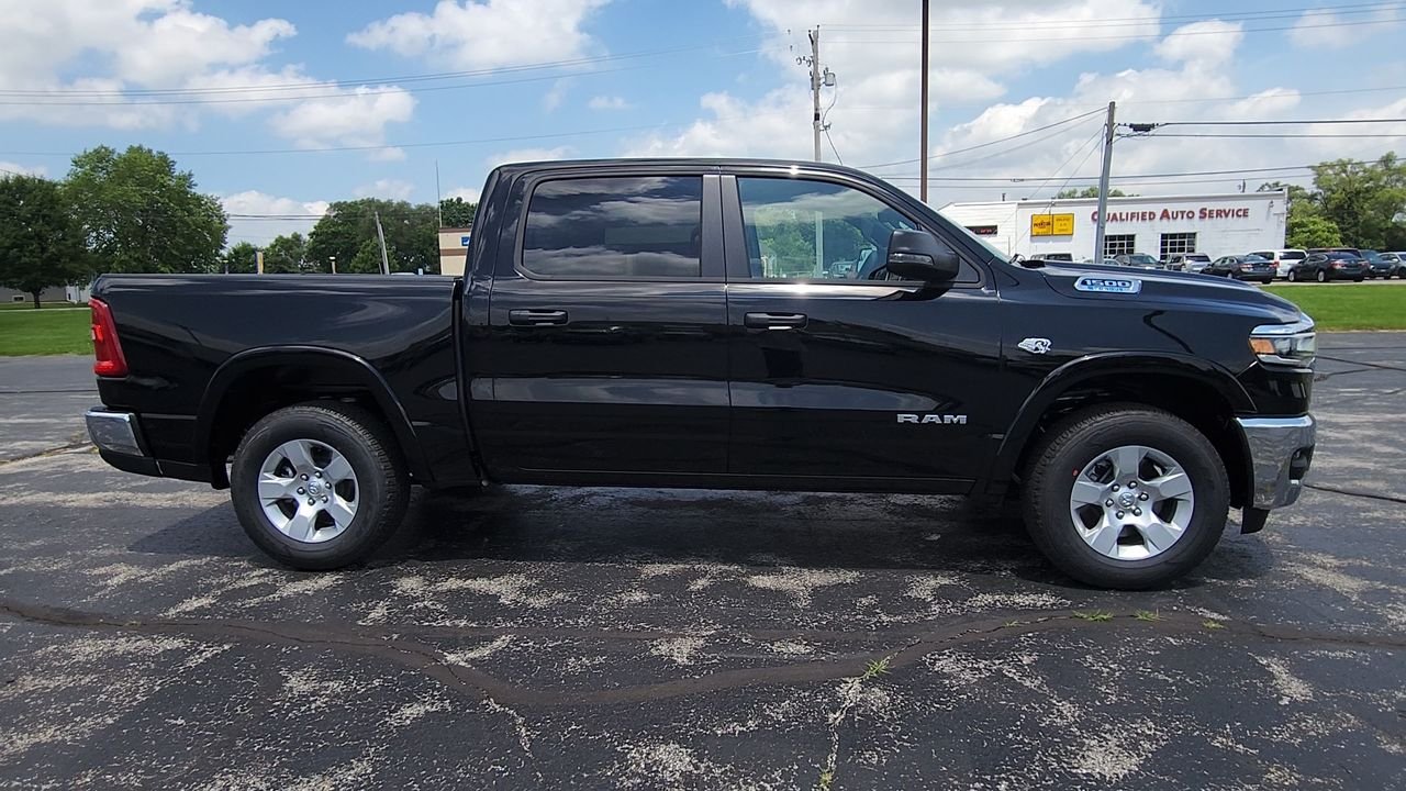 New 2026 Diamond Black Crystal Pearlcoat RAM Big Horn/Lone Star image 9