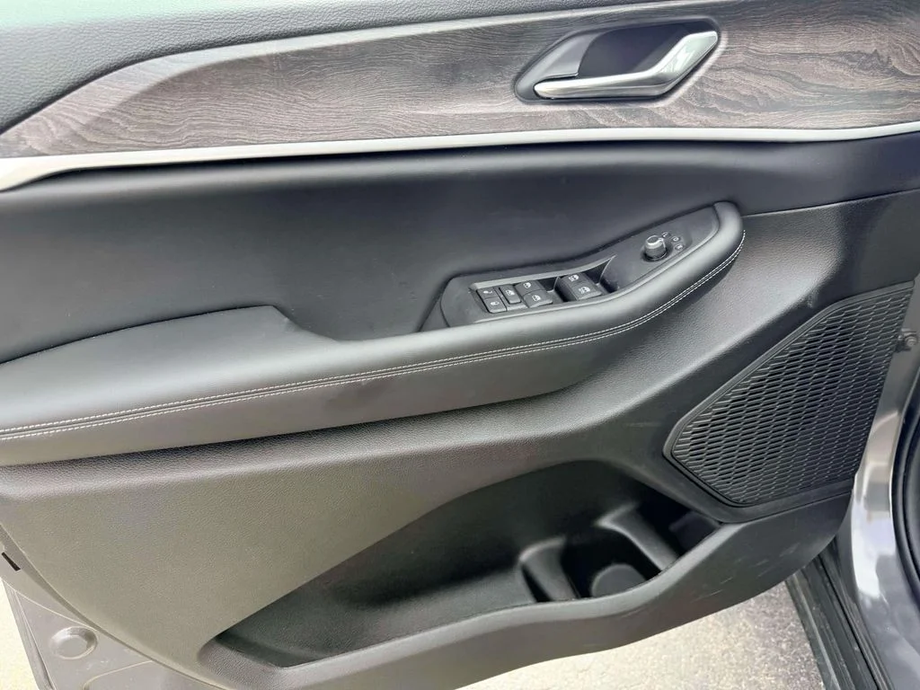 New 2026 Gray Jeep Altitude image 13