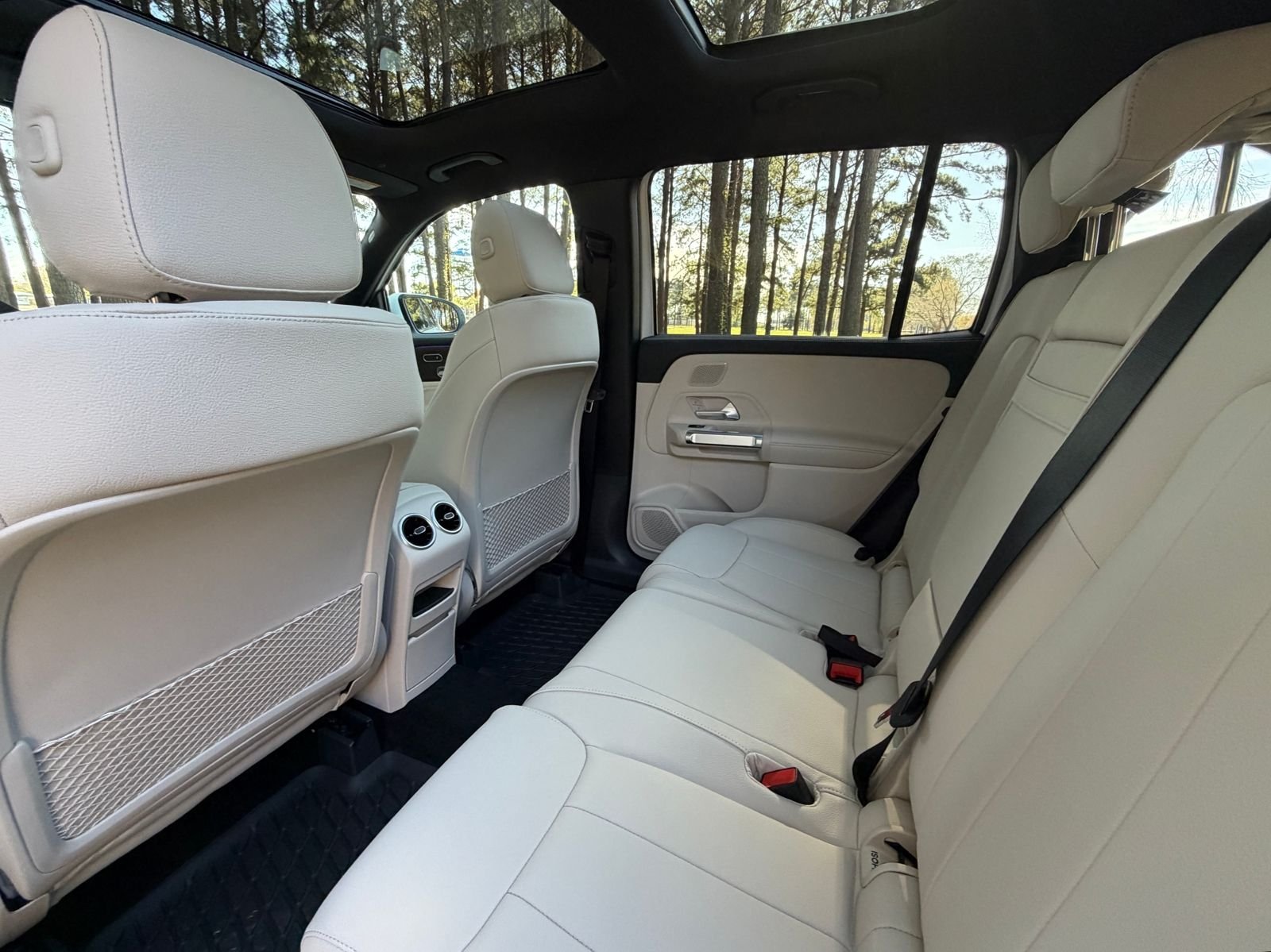 New 2026 Polar White Mercedes-Benz GLB 250 image 14