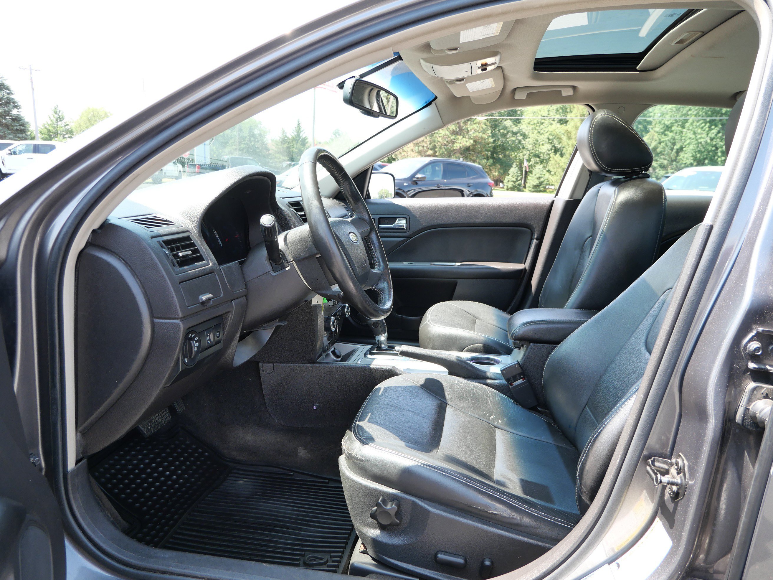 Used 2010 Gray Ford SEL image 10