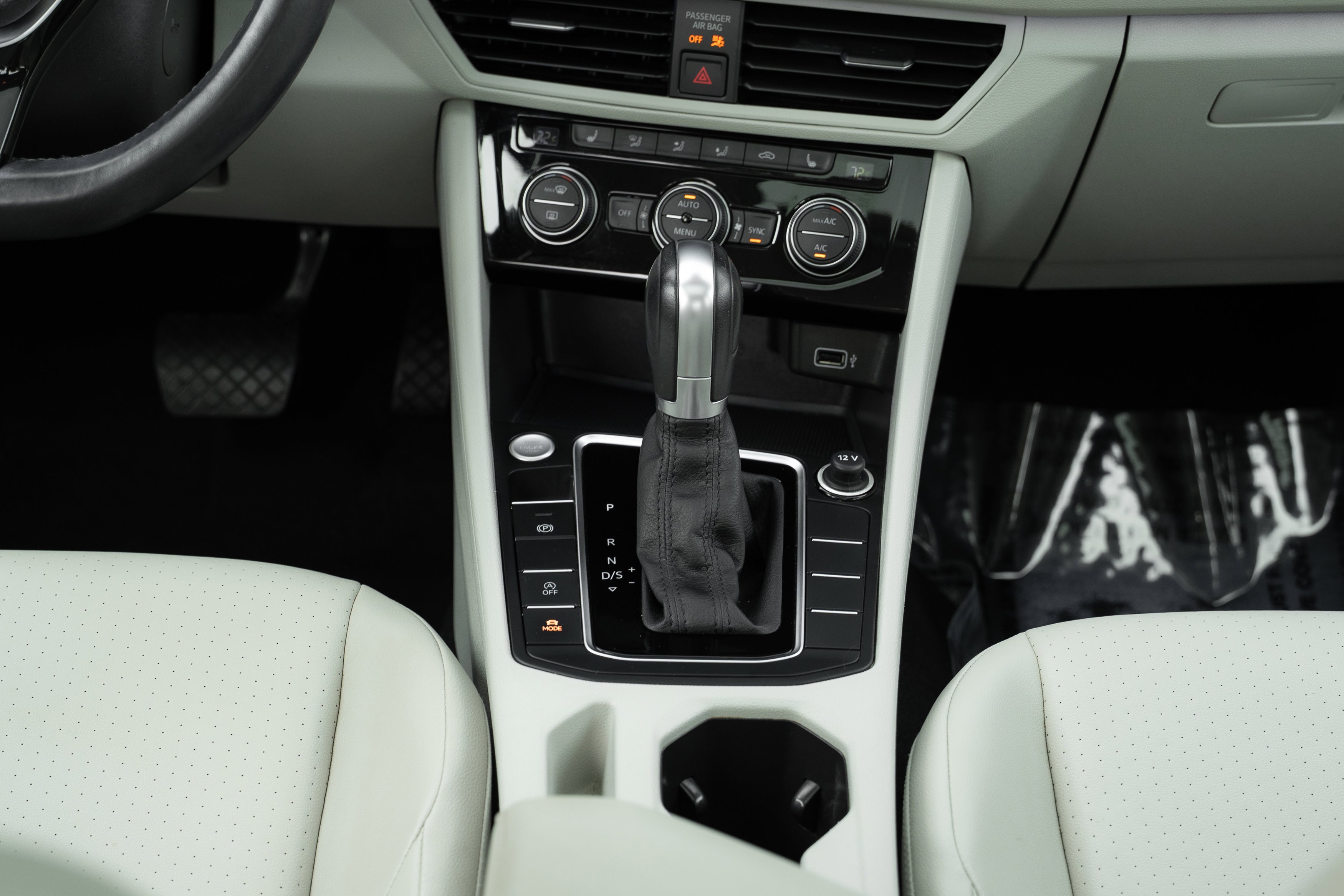 Used 2019 Sage Green Metallic Volkswagen SEL image 23