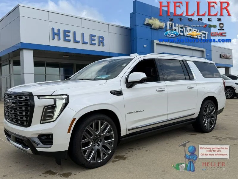 Used 2025 White Frost Tricoat GMC Denali Ultimate image 1