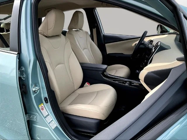 Used 2019 Beige Toyota XLE AWD-e image 33