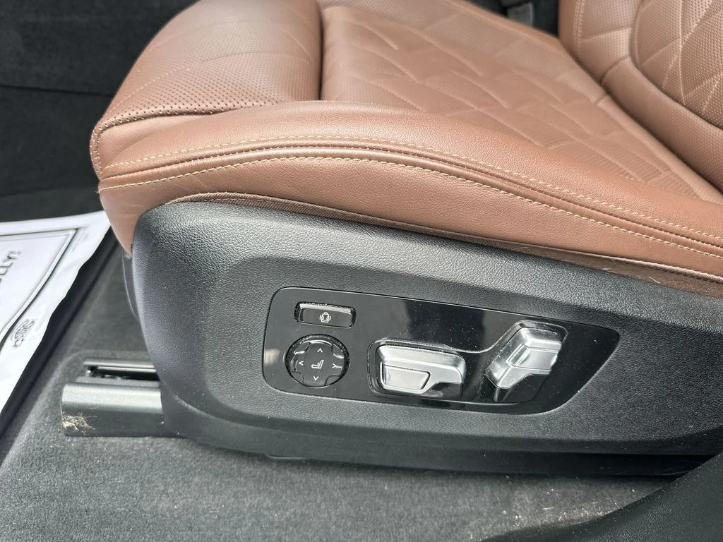 Used 2025 Blue BMW xDrive40i image 18