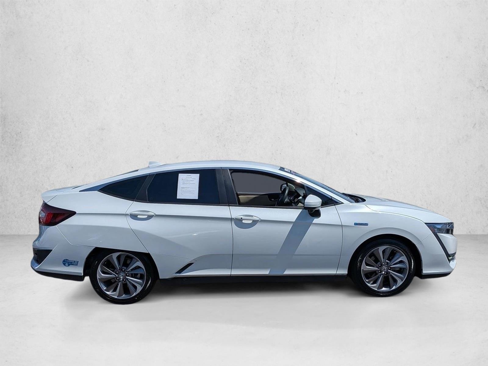 Used 2021 White Honda  image 4