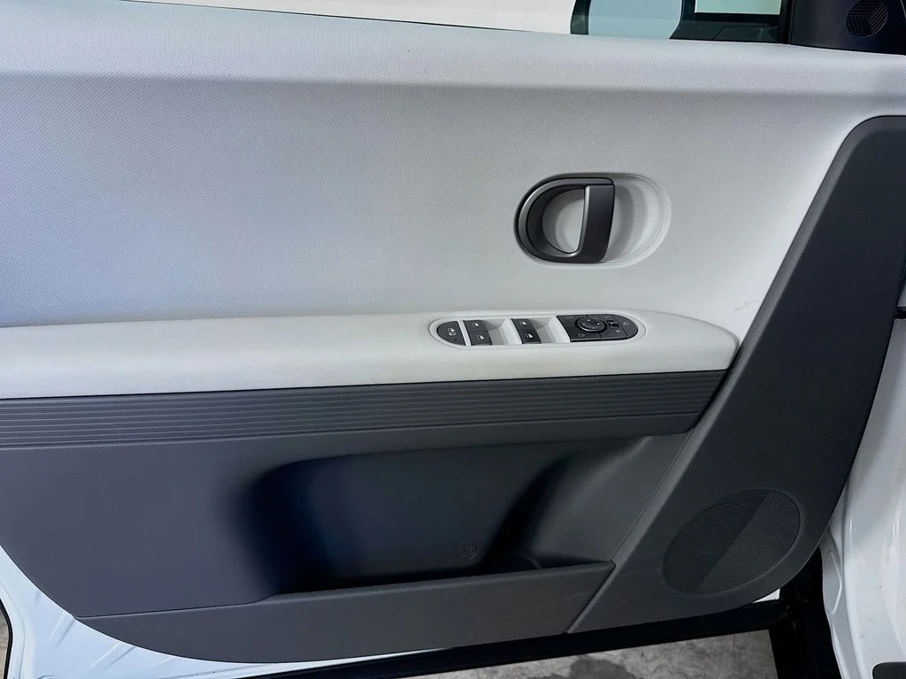 Used 2025 White Hyundai SEL image 18
