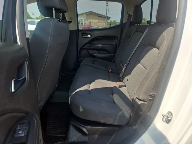 Used 2019 SUMMIT WHITE Chevrolet 4WD LT image 24