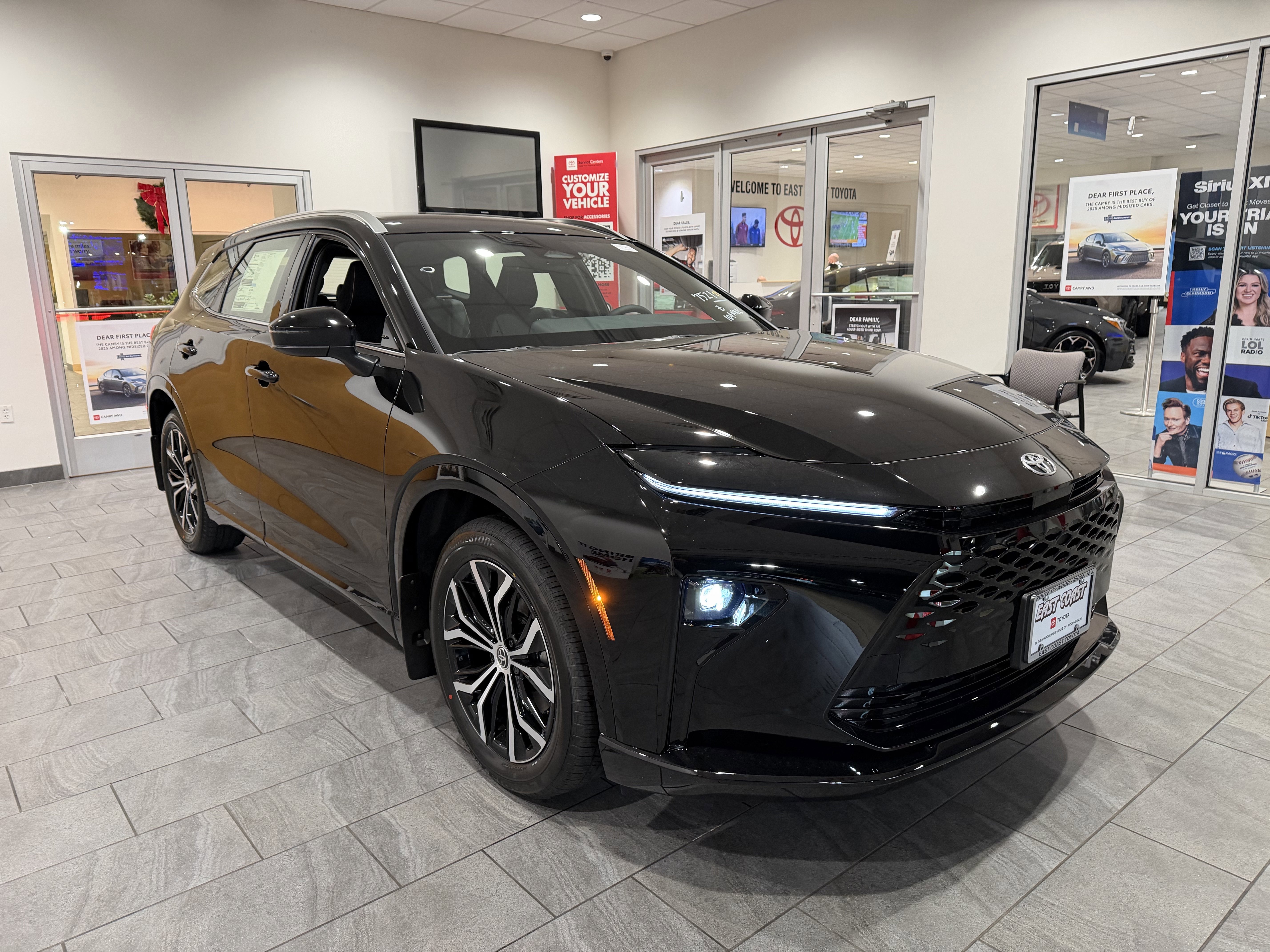 2025 Toyota Crown Signia XLE - Photo 47