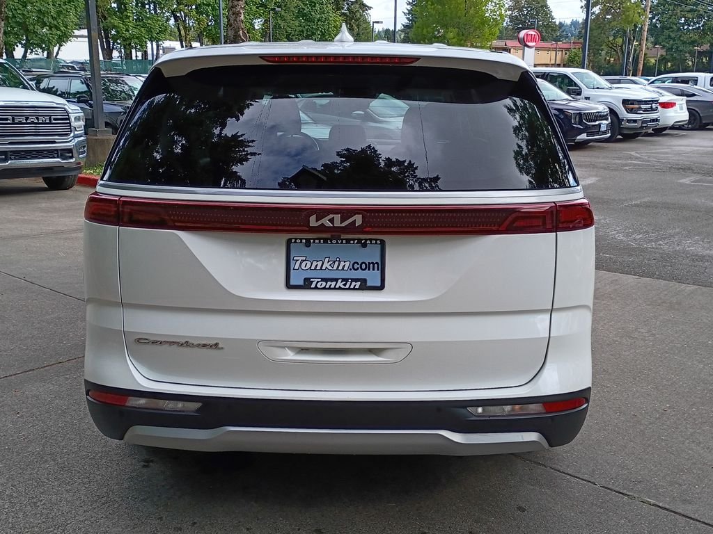 Used 2022 Snow White Pearl Kia LXS image 5
