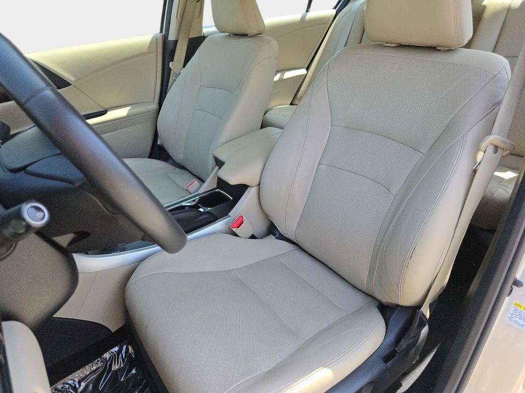 Used 2015  Honda EX-L image 17