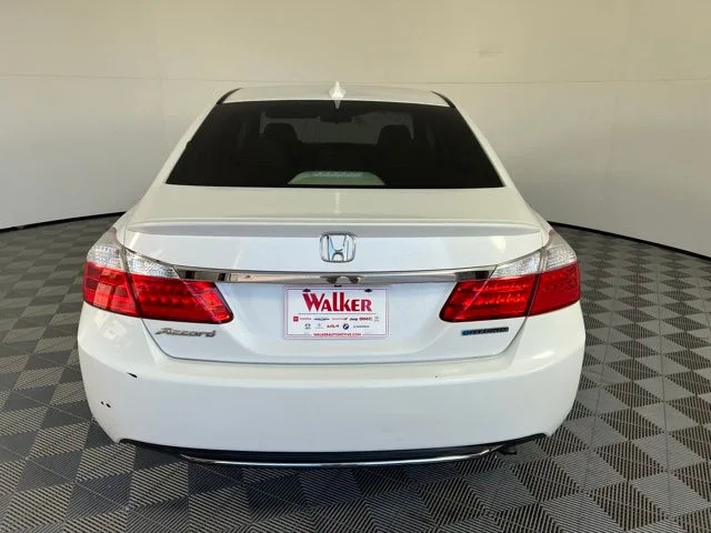 Used 2015 White Honda  image 6