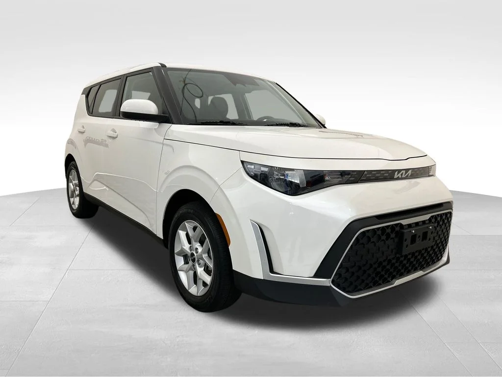Used 2025 White Kia LX image 7