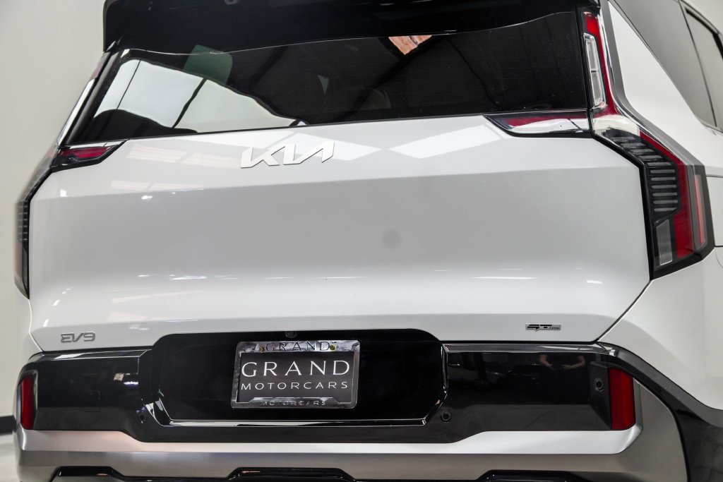 Used 2024 White Kia GT-Line image 12