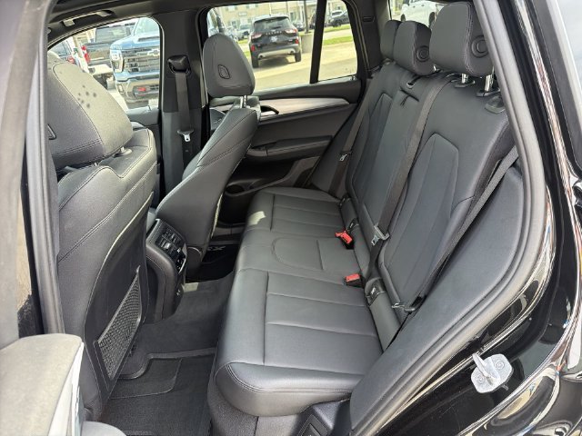 Used 2021  BMW xDrive30e image 32