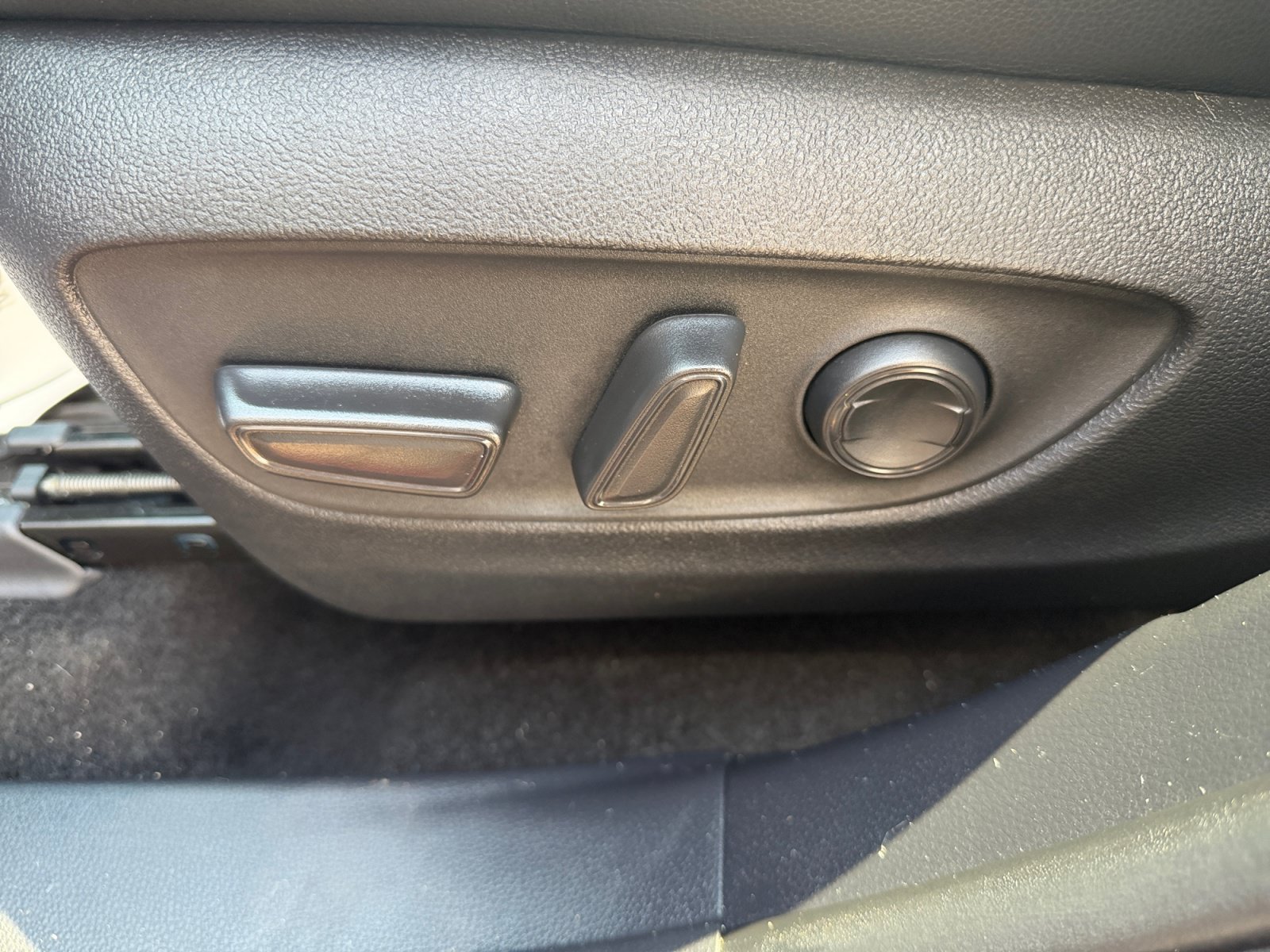 Used 2024 Ruby Flare Pearl Toyota XLE image 9