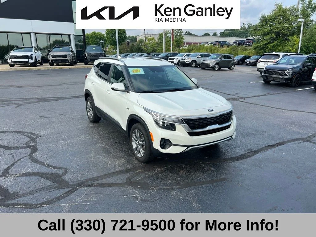 Used 2021 White Kia S image 6