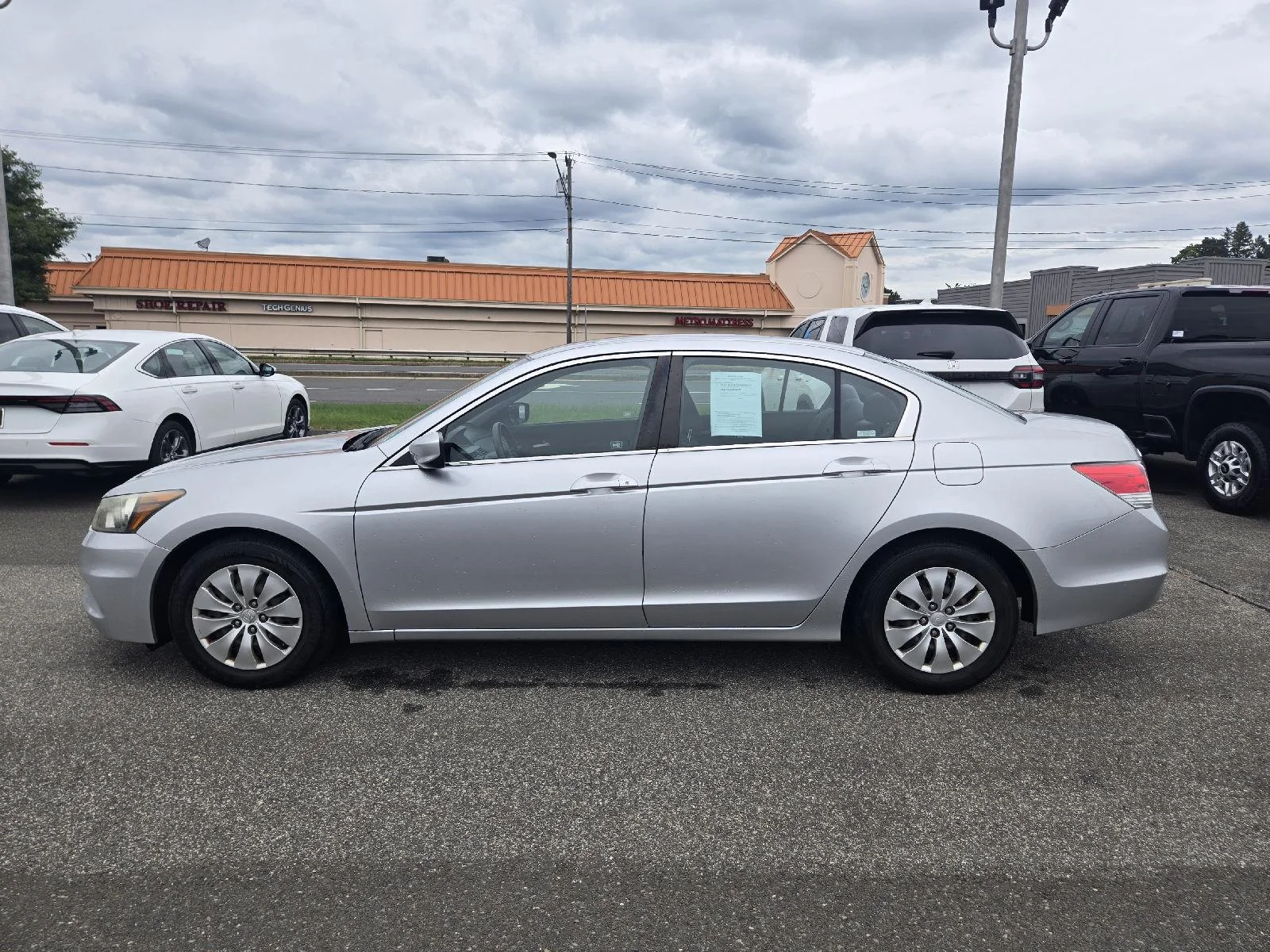 Used 2012 Alabaster Silver Metallic Honda LX image 4