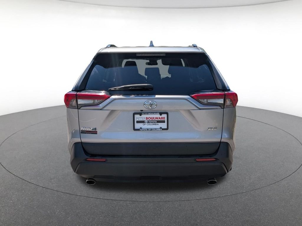 Used 2021 Silver Toyota XLE image 5