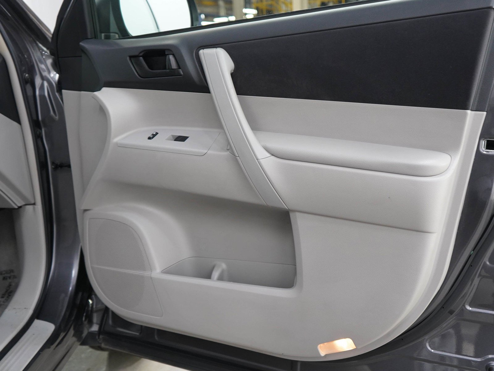 Used 2008 Magnetic Gray Metallic Toyota Base image 9