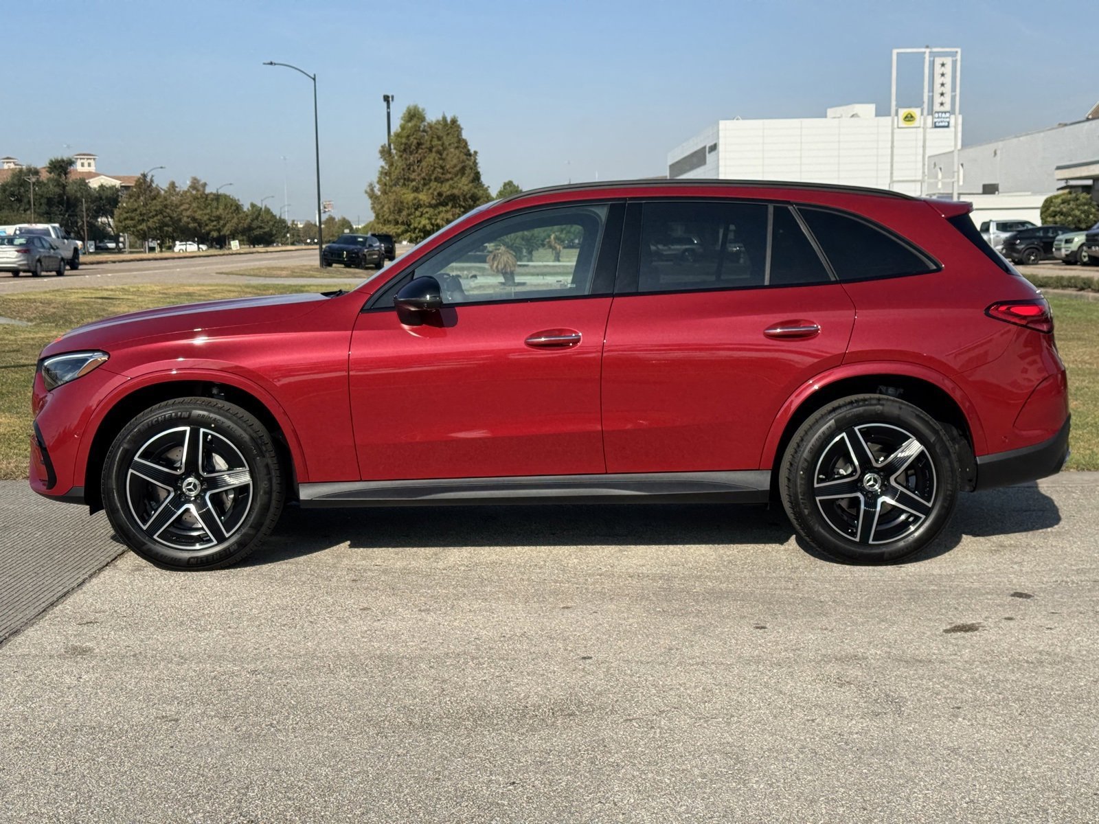 New 2026 MANUFAKTUR Patagonia Red Metallic Mercedes-Benz GLC 300 image 29