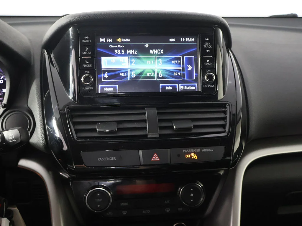 Used 2024 Silver Mitsubishi ES image 37