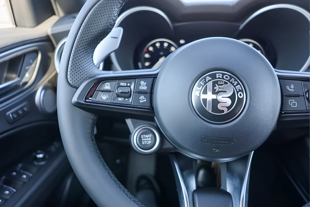 New 2025 White Alfa Romeo Base image 12