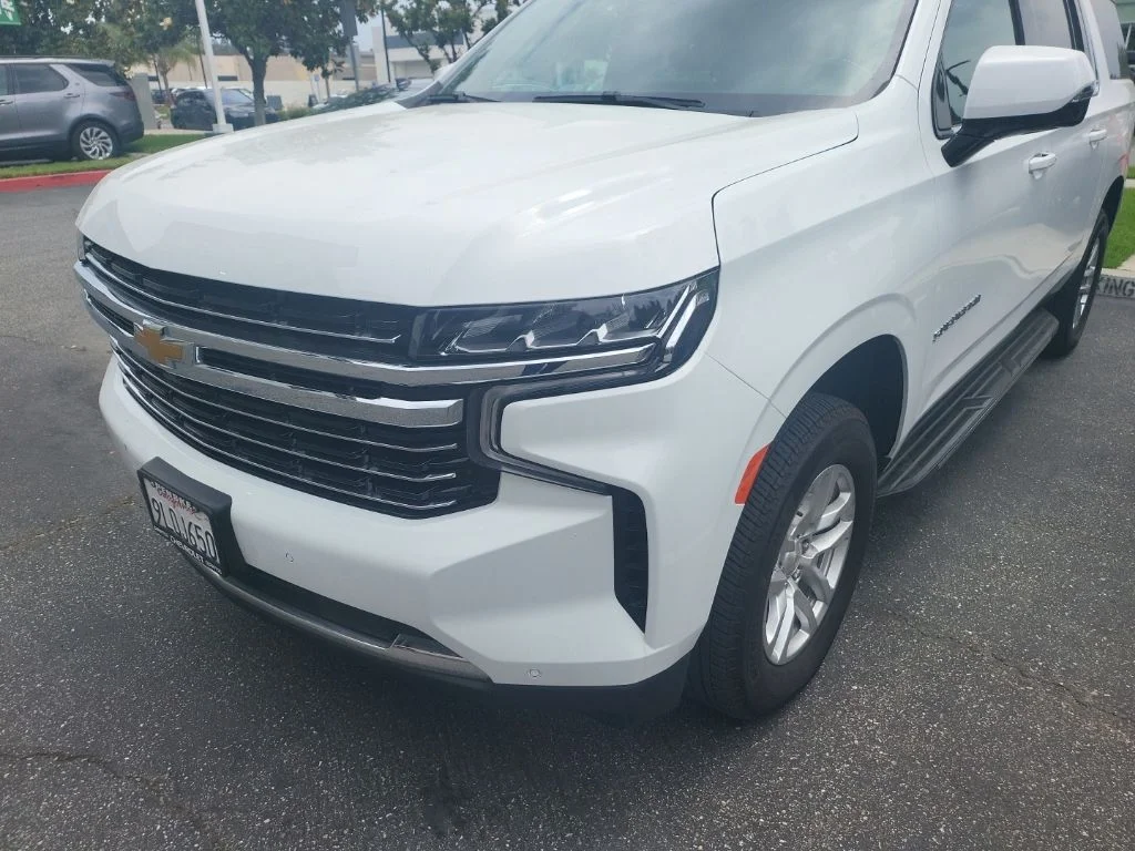 2024 Chevrolet Suburban 2WD 1500 LT's photo