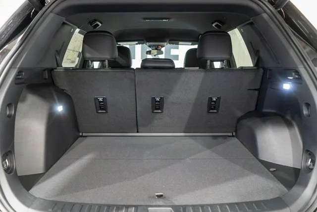New 2027 Mosaic Black Metallic Chevrolet LT image 9