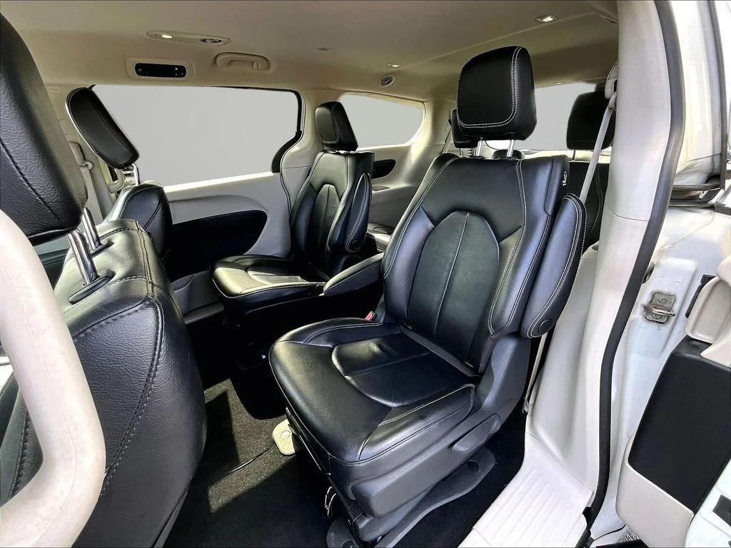Used 2022 White Chrysler Touring L image 24