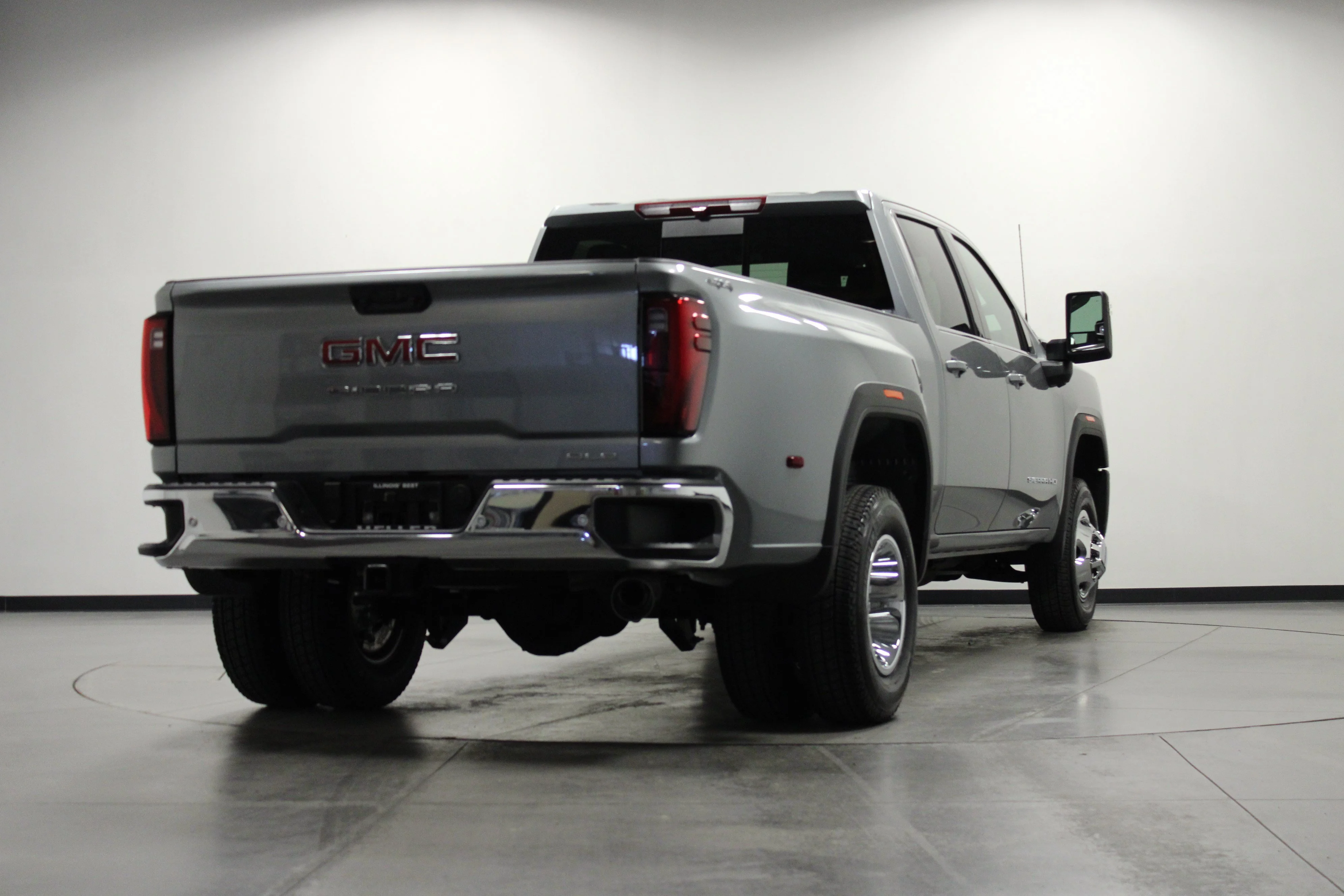 New 2026 Sterling Metallic GMC SLE DRW image 4